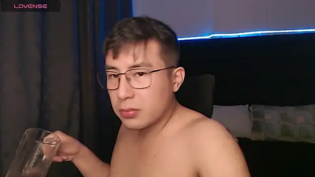 andrewmhilton  online show from September 23, 2025, 5:54 am