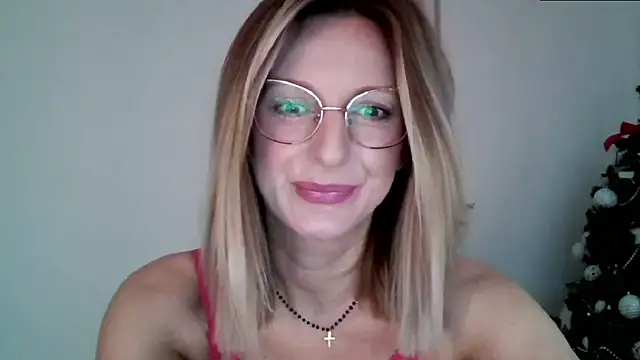Snapshot of HornyJudith chatting on December 9, 2024, 7:50 am HornyJudith online show from December 9, 2024, 7:50 am