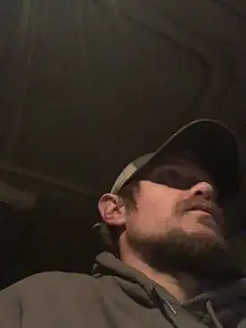 Snapshot of Midwestalpha chatting on February 5, 2026, 12:04 am Midwestalpha online show from February 5, 2026, 12:04 am