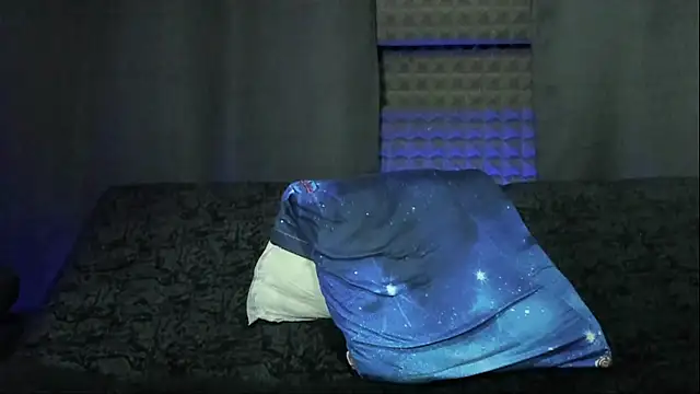 jhonnysnow17 online show from October 6, 2025, 9:51 am