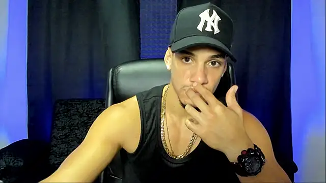 jhonnysnow17 online show from October 10, 2025, 11:04 pm