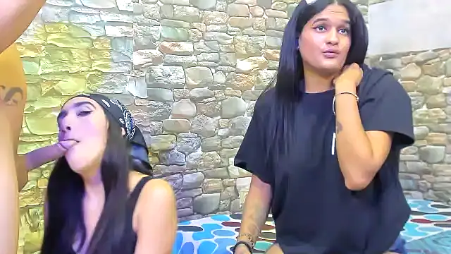 chicamir22 online show from January 10, 2025, 7:54 pm