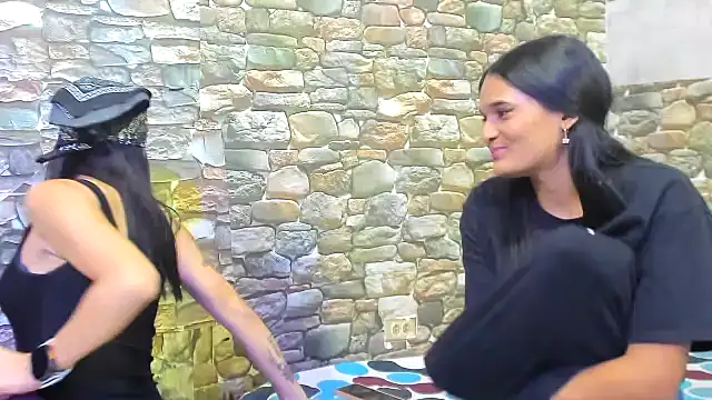 chicamir22 online show from January 10, 2025, 11:50 pm