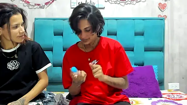 chicamir22 online show from September 12, 2025, 12:33 am