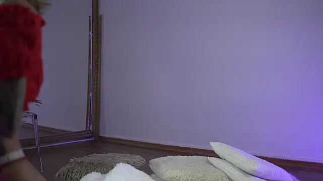 TiffanyMaze online show from October 8, 2025, 6:33 am