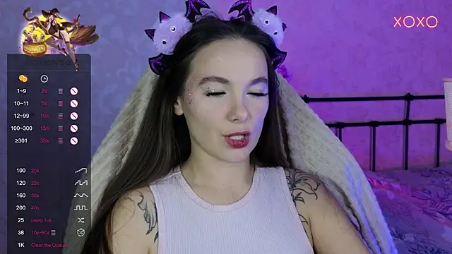 lil luna x online show from October 31, 2025, 1:01 pm