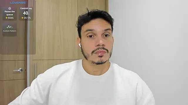 Snapshot of alejandro_stark chatting on October 18, 2025, 9:59 pm alejandro stark online show from October 18, 2025, 9:59 pm