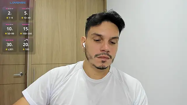 Snapshot of alejandro_stark chatting on October 22, 2025, 10:04 am alejandro stark online show from October 22, 2025, 10:04 am