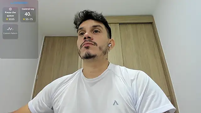 Snapshot of alejandro_stark chatting on October 24, 2025, 10:39 pm alejandro stark online show from October 24, 2025, 10:39 pm