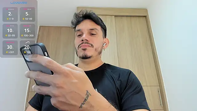 Snapshot of alejandro_stark chatting on October 29, 2025, 4:04 am alejandro stark online show from October 29, 2025, 4:04 am