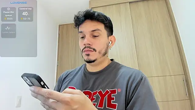 Snapshot of alejandro_stark chatting on November 4, 2025, 8:02 am alejandro stark online show from November 4, 2025, 8:02 am