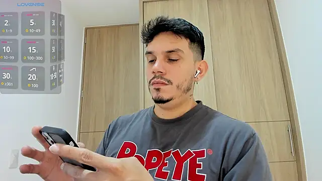 Snapshot of alejandro_stark chatting on November 7, 2025, 1:33 pm alejandro stark online show from November 7, 2025, 1:33 pm