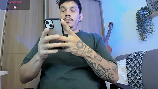 Snapshot of alejandro_stark chatting on July 1, 2026, 2:40 pm alejandro stark online show from July 1, 2026, 2:40 pm