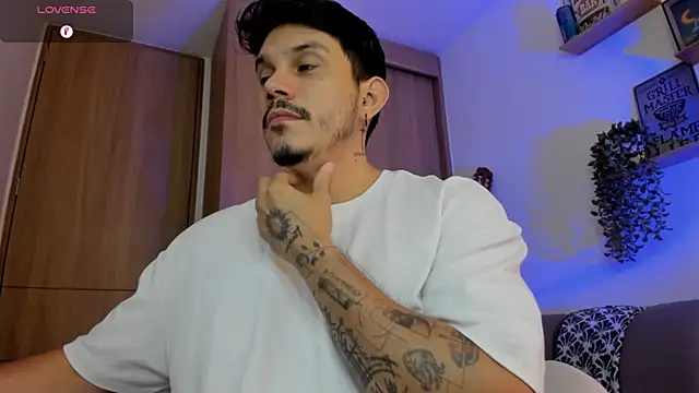 Snapshot of alejandro_stark chatting on July 11, 2026, 9:34 am alejandro stark online show from July 11, 2026, 9:34 am