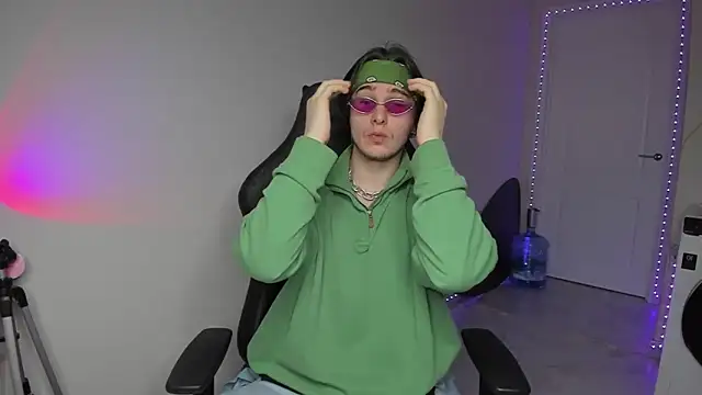 Snapshot of Vincent_Strong chatting on December 3, 2024, 7:54 am Vincent Strong online show from December 3, 2024, 7:54 am