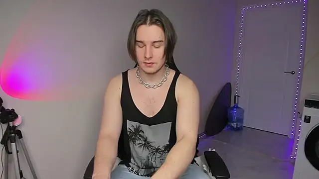 Snapshot of Vincent_Strong chatting on December 6, 2024, 7:54 am Vincent Strong online show from December 6, 2024, 7:54 am