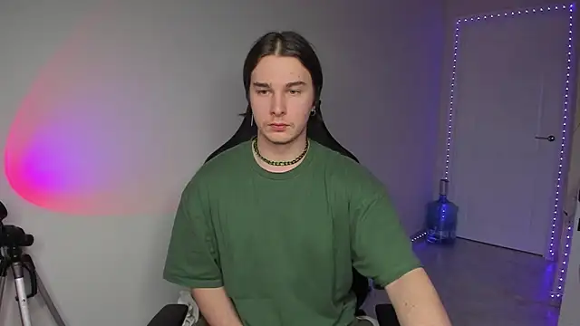 Snapshot of Vincent_Strong chatting on December 18, 2024, 1:45 pm Vincent Strong online show from December 18, 2024, 1:45 pm