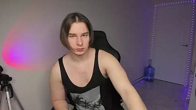 Snapshot of Vincent_Strong chatting on December 19, 2024, 7:18 am Vincent Strong online show from December 19, 2024, 7:18 am