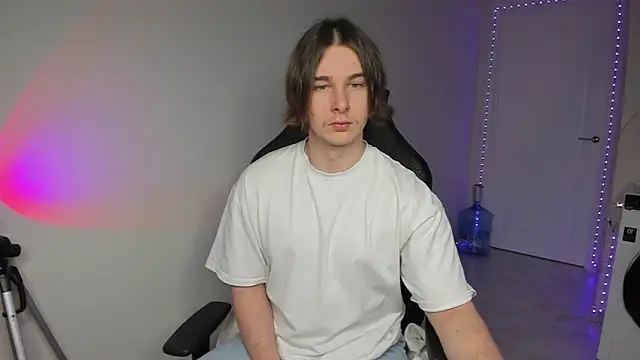 Snapshot of Vincent_Strong chatting on December 20, 2024, 7:44 am Vincent Strong online show from December 20, 2024, 7:44 am