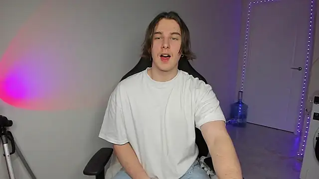 Snapshot of Vincent_Strong chatting on December 20, 2024, 1:43 pm Vincent Strong online show from December 20, 2024, 1:43 pm