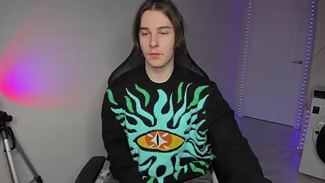 Snapshot of Vincent_Strong chatting on December 22, 2024, 7:33 am Vincent Strong online show from December 22, 2024, 7:33 am