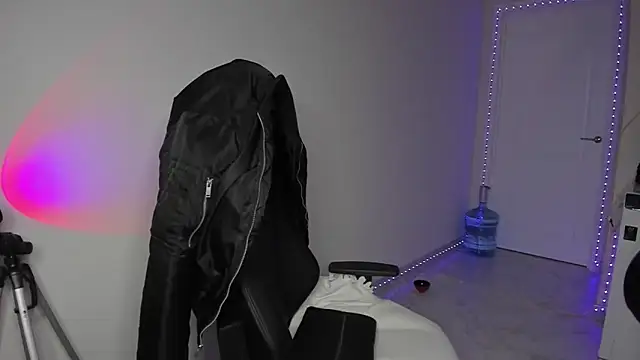 Snapshot of Vincent_Strong chatting on December 23, 2024, 7:28 am Vincent Strong online show from December 23, 2024, 7:28 am