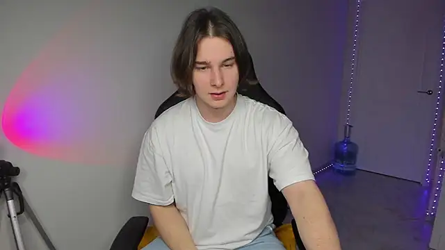 Snapshot of Vincent_Strong chatting on December 28, 2024, 1:38 pm Vincent Strong online show from December 28, 2024, 1:38 pm