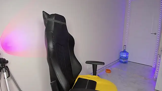 Snapshot of Vincent_Strong chatting on January 3, 2025, 1:14 pm Vincent Strong online show from January 3, 2025, 1:14 pm