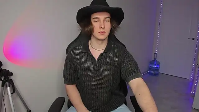 Snapshot of Vincent_Strong chatting on January 5, 2025, 12:10 pm Vincent Strong online show from January 5, 2025, 12:10 pm