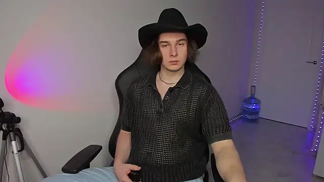 Snapshot of Vincent_Strong chatting on January 5, 2025, 3:13 pm Vincent Strong online show from January 5, 2025, 3:13 pm