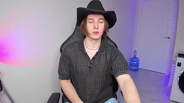 Snapshot of Vincent_Strong chatting on January 6, 2025, 7:20 am Vincent Strong online show from January 6, 2025, 7:20 am