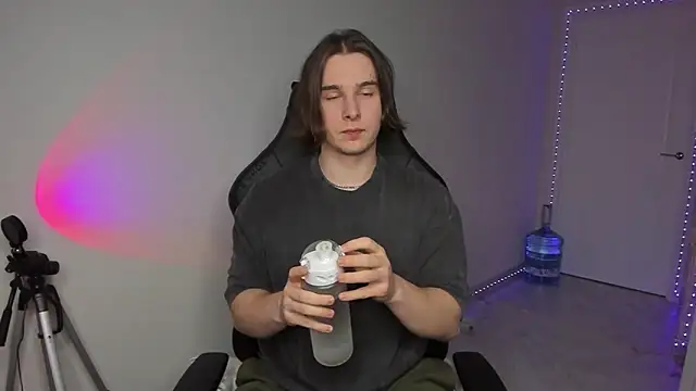 Snapshot of Vincent_Strong chatting on January 15, 2025, 2:13 pm Vincent Strong online show from January 15, 2025, 2:13 pm