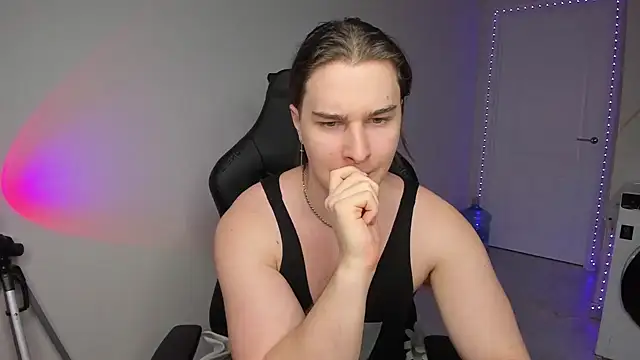 Snapshot of Vincent_Strong chatting on January 22, 2025, 2:03 pm Vincent Strong online show from January 22, 2025, 2:03 pm