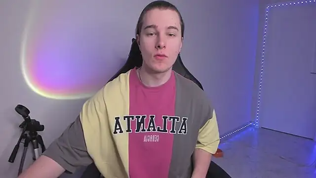 Snapshot of Vincent_Strong chatting on February 13, 2025, 7:45 am Vincent Strong online show from February 13, 2025, 7:45 am