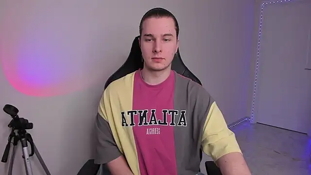 Snapshot of Vincent_Strong chatting on February 14, 2025, 2:44 pm Vincent Strong online show from February 14, 2025, 2:44 pm