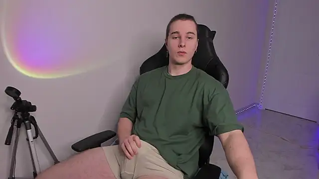 Snapshot of Vincent_Strong chatting on February 15, 2025, 8:11 am Vincent Strong online show from February 15, 2025, 8:11 am