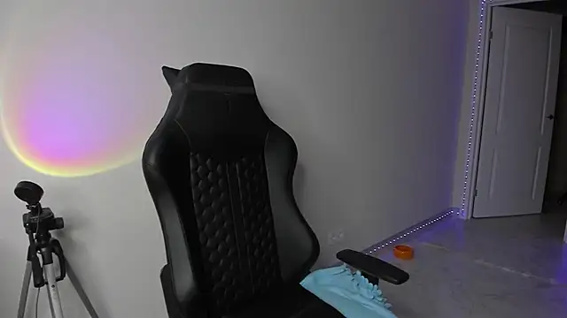 Snapshot of Vincent_Strong chatting on February 19, 2025, 7:17 am Vincent Strong online show from February 19, 2025, 7:17 am