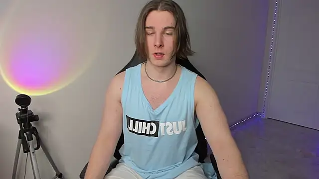 Snapshot of Vincent_Strong chatting on February 21, 2025, 9:56 am Vincent Strong online show from February 21, 2025, 9:56 am