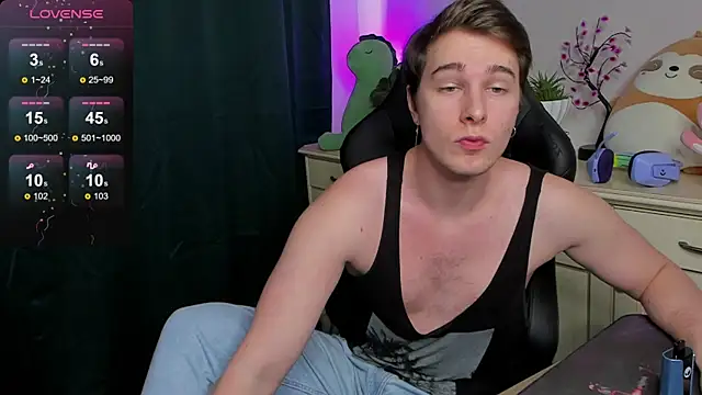 Snapshot of Vincent_Strong chatting on September 12, 2025, 1:22 pm Vincent Strong online show from September 12, 2025, 1:22 pm