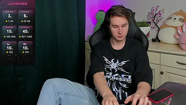 Snapshot of Vincent_Strong chatting on September 16, 2025, 1:56 pm Vincent Strong online show from September 16, 2025, 1:56 pm