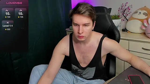 Snapshot of Vincent_Strong chatting on September 17, 2025, 8:16 am Vincent Strong online show from September 17, 2025, 8:16 am