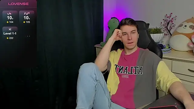 Snapshot of Vincent_Strong chatting on September 20, 2025, 8:26 am Vincent Strong online show from September 20, 2025, 8:26 am