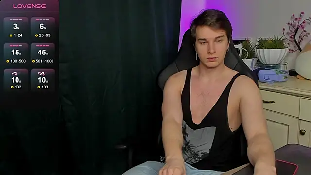 Snapshot of Vincent_Strong chatting on September 26, 2025, 12:09 pm Vincent Strong online show from September 26, 2025, 12:09 pm