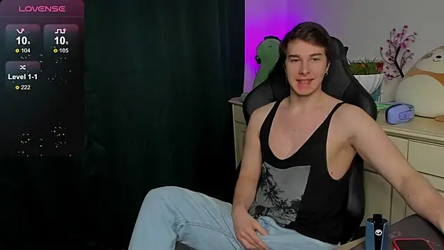 Snapshot of Vincent_Strong chatting on October 5, 2025, 8:12 am Vincent Strong online show from October 5, 2025, 8:12 am