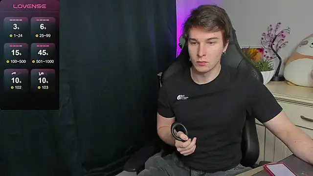 Snapshot of Vincent_Strong chatting on October 12, 2025, 8:57 am Vincent Strong online show from October 12, 2025, 8:57 am