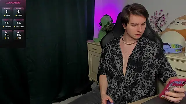 Snapshot of Vincent_Strong chatting on October 26, 2025, 8:42 am Vincent Strong online show from October 26, 2025, 8:42 am