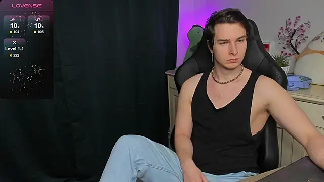 Snapshot of Vincent_Strong chatting on November 2, 2025, 8:17 am Vincent Strong online show from November 2, 2025, 8:17 am