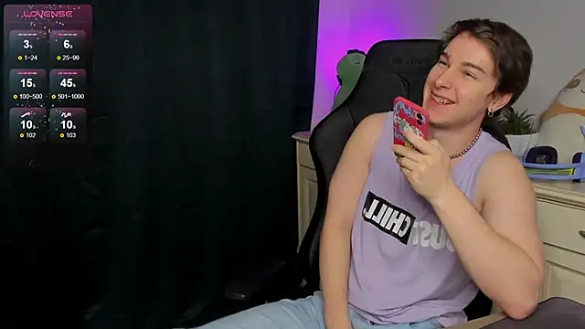 Snapshot of Vincent_Strong chatting on November 10, 2025, 8:13 am Vincent Strong online show from November 10, 2025, 8:13 am