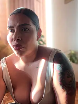 Snapshot of GigiiStone chatting on November 17, 2025, 9:42 pm GigiiStone online show from November 17, 2025, 9:42 pm