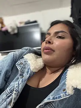 Snapshot of GigiiStone chatting on November 18, 2025, 11:26 pm GigiiStone online show from November 18, 2025, 11:26 pm